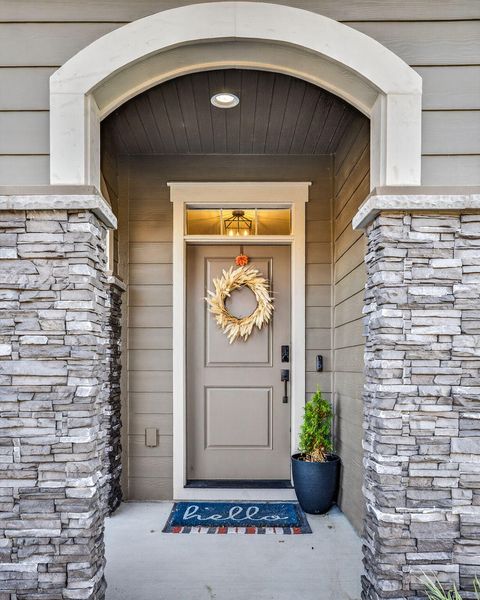 Tiny photo for 972 NE Steins Pillar Drive, Prineville, OR 97754 (MLS # 220210887)