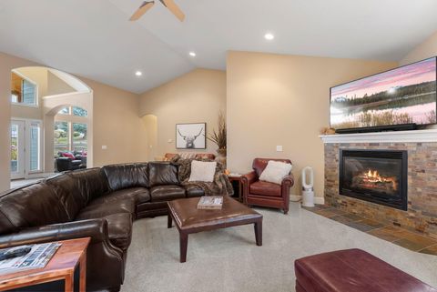 Tiny photo for 2449 SW 43rd Street, Redmond, OR 97756 (MLS # 220212209)