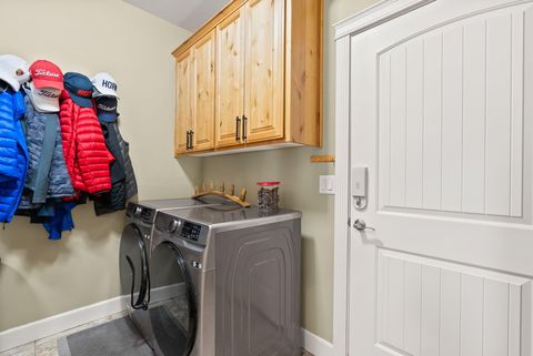 Tiny photo for 2449 SW 43rd Street, Redmond, OR 97756 (MLS # 220212209)