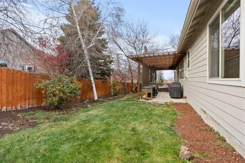 Tiny photo for 2449 SW 43rd Street, Redmond, OR 97756 (MLS # 220212209)