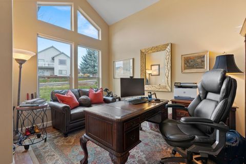 Tiny photo for 2449 SW 43rd Street, Redmond, OR 97756 (MLS # 220212209)