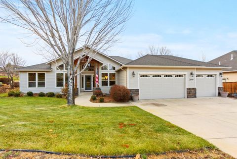 Photo of 2449 SW 43rd Street, Redmond, OR 97756 (MLS # 220212209)