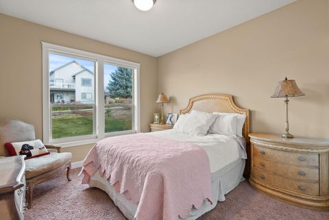 Tiny photo for 2449 SW 43rd Street, Redmond, OR 97756 (MLS # 220212209)