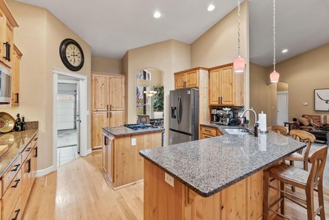 Tiny photo for 2449 SW 43rd Street, Redmond, OR 97756 (MLS # 220212209)