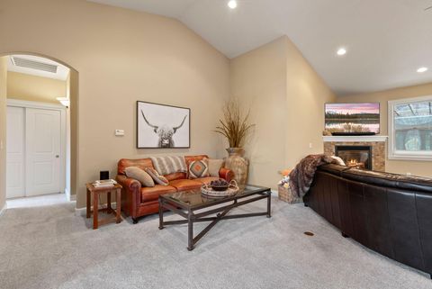 Tiny photo for 2449 SW 43rd Street, Redmond, OR 97756 (MLS # 220212209)