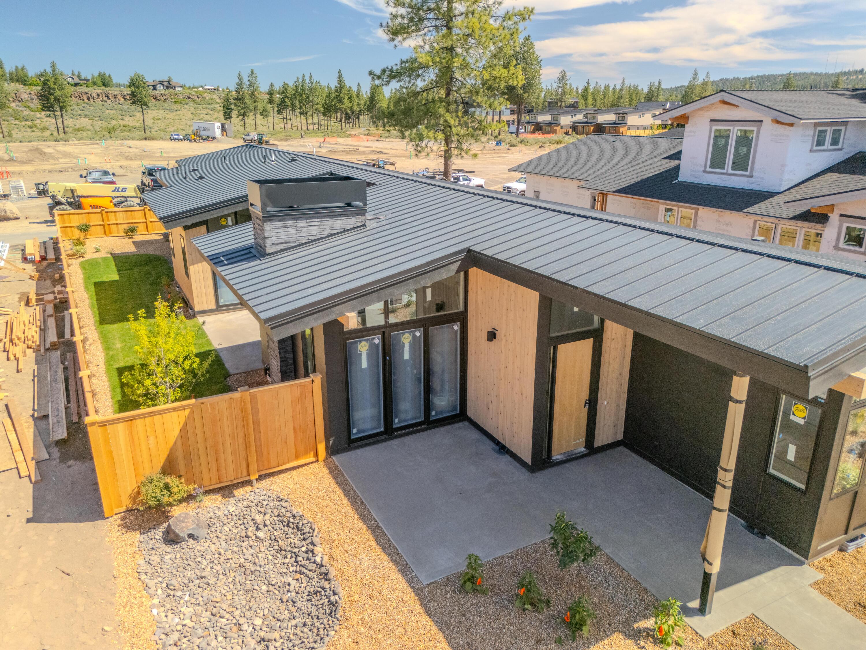3318 NW Leavitt Lane