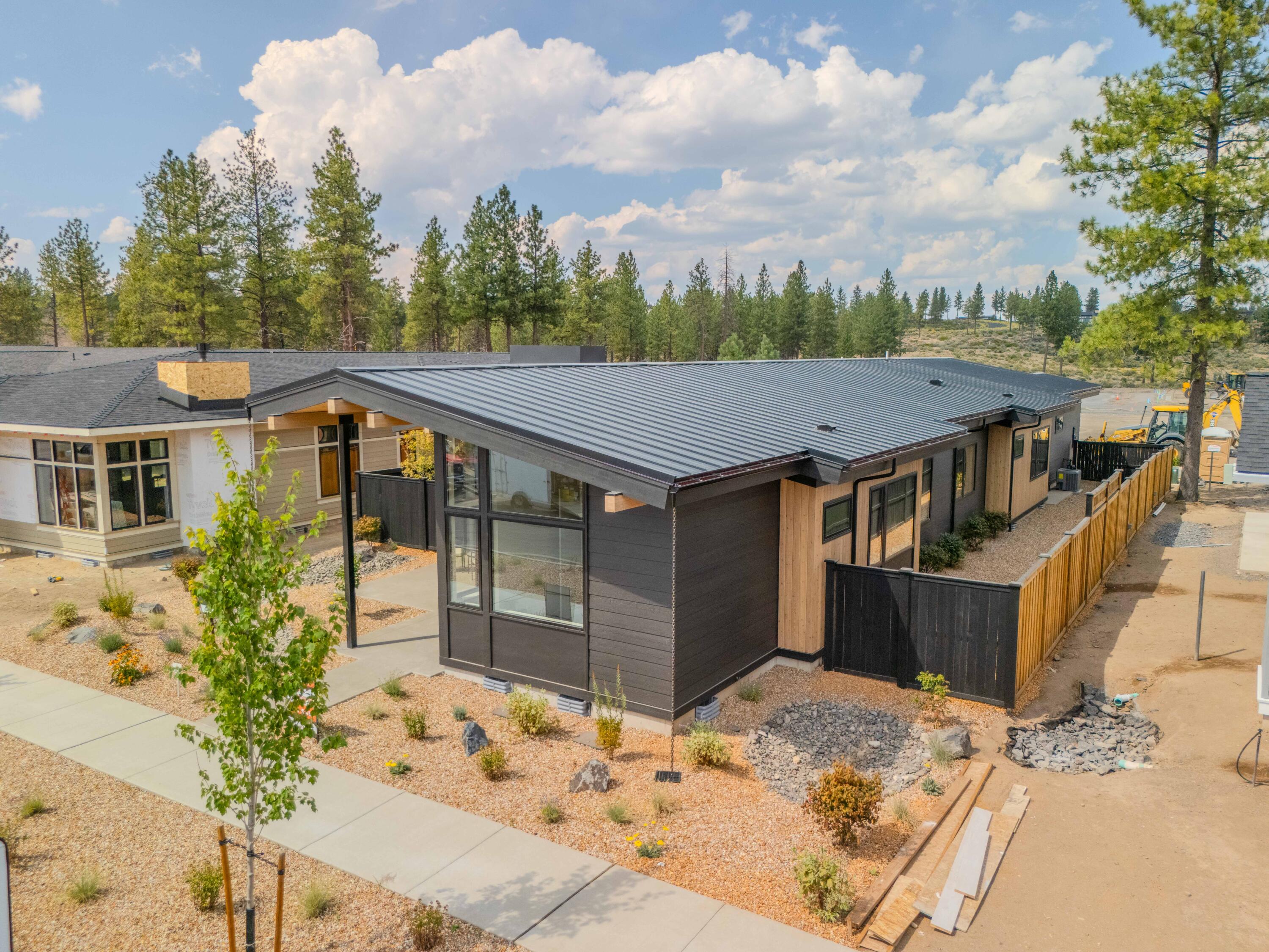 3318 NW Leavitt Lane