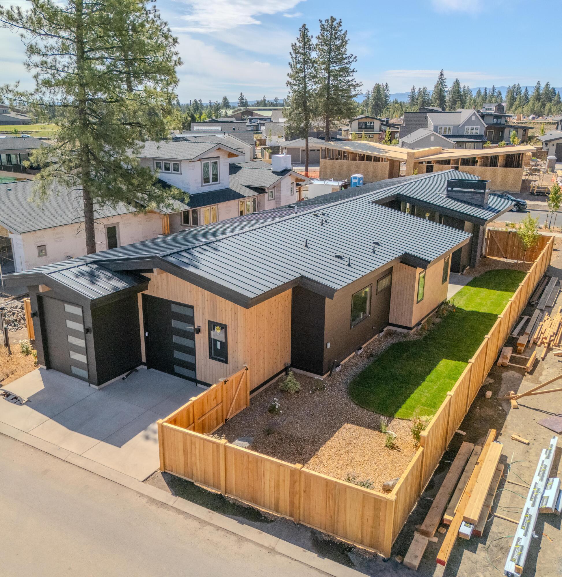 3318 NW Leavitt Lane