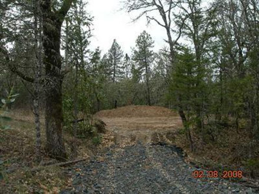 Pre-foreclosure! 0.74 acres.