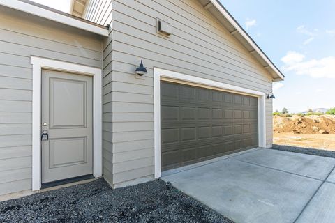 Tiny photo for 4071 SW Obsidian Place #150, Redmond, OR 97756 (MLS # 220217017)