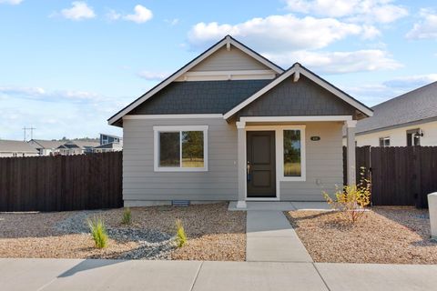 Photo of 4071 SW Obsidian Place #150, Redmond, OR 97756 (MLS # 220217017)