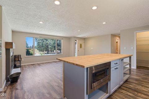 Tiny photo for 6492 SW 51st ST, Redmond, OR 97756 (MLS # 220224152)