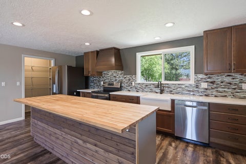 Tiny photo for 6492 SW 51st ST, Redmond, OR 97756 (MLS # 220224152)