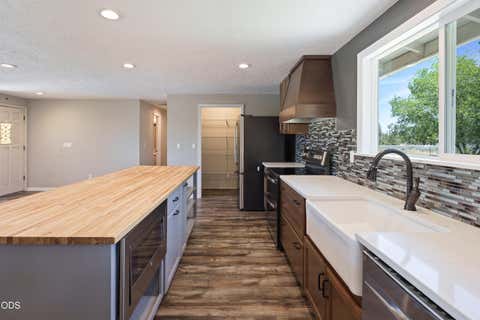 Tiny photo for 6492 SW 51st ST, Redmond, OR 97756 (MLS # 220224152)