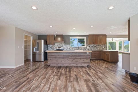Tiny photo for 6492 SW 51st ST, Redmond, OR 97756 (MLS # 220224152)