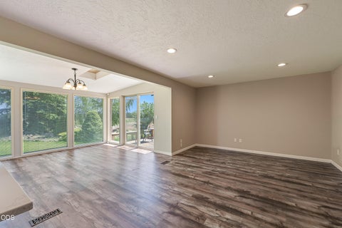 Tiny photo for 6492 SW 51st ST, Redmond, OR 97756 (MLS # 220224152)