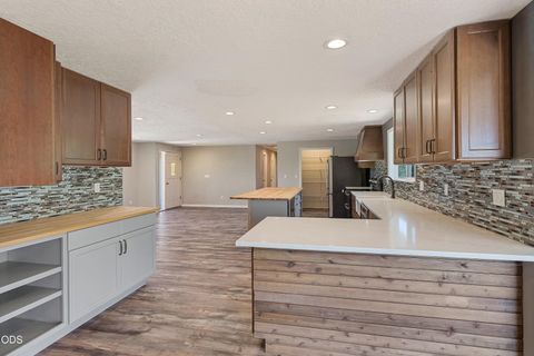 Tiny photo for 6492 SW 51st ST, Redmond, OR 97756 (MLS # 220224152)