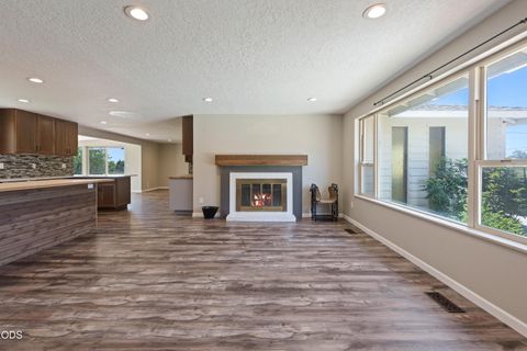 Tiny photo for 6492 SW 51st ST, Redmond, OR 97756 (MLS # 220224152)