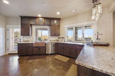 Tiny photo for 80 Placer Hill Drive, Jacksonville, OR 97530 (MLS # 220214293)