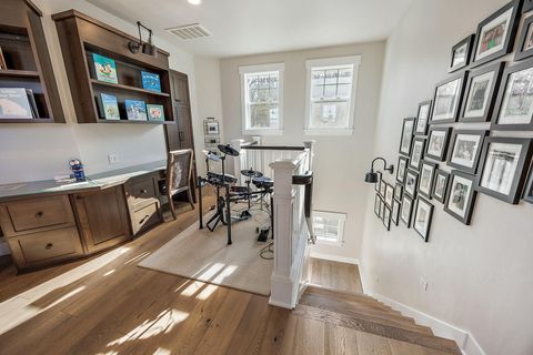 Tiny photo for 80 Placer Hill Drive, Jacksonville, OR 97530 (MLS # 220214293)