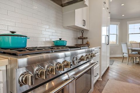 Tiny photo for 80 Placer Hill Drive, Jacksonville, OR 97530 (MLS # 220214293)