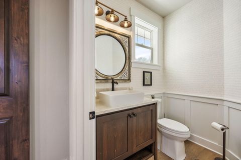 Tiny photo for 80 Placer Hill Drive, Jacksonville, OR 97530 (MLS # 220214293)