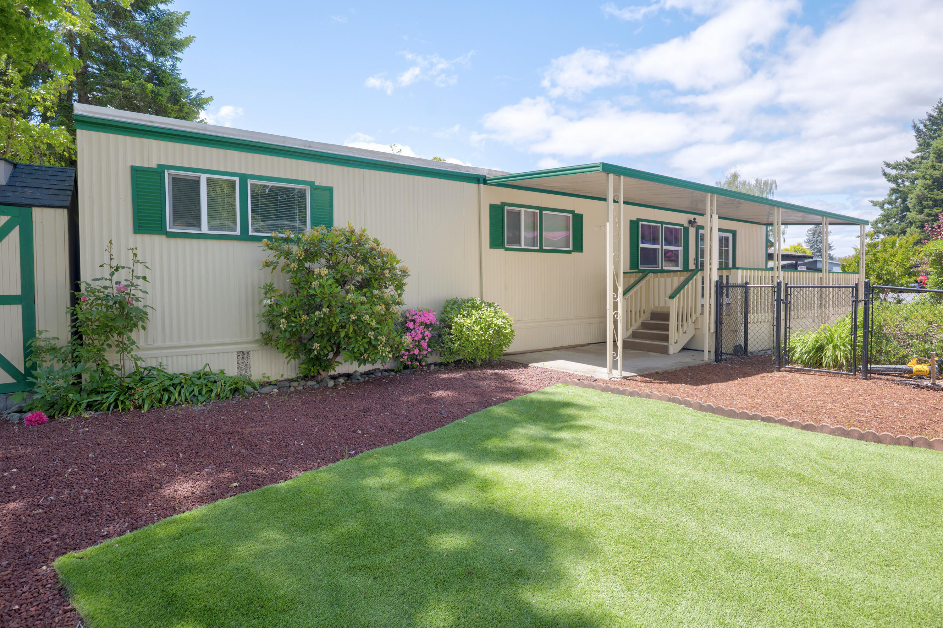 Rogue Lea Estates - Residential