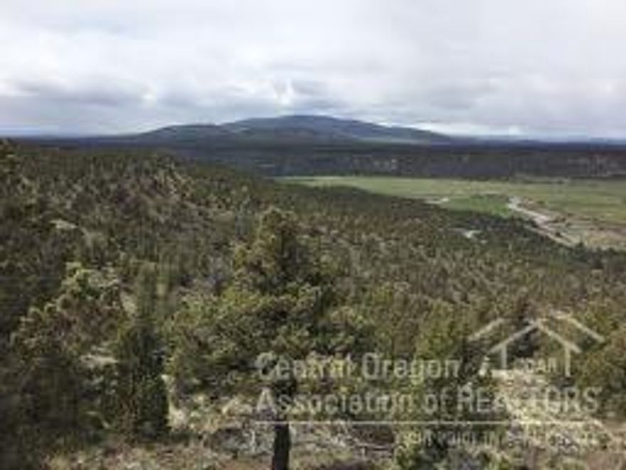 Amazing Cascade and Crooked River Valley Views, private, and only 10 minutes from town. Come build your dream home on this 60 acre parcel. Power is close by, septic is approved, and community water is available. What are you waiting for!