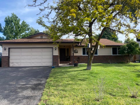 Photo of 434 Pelican Street, Klamath Falls, OR 97601 (MLS # 220222597)