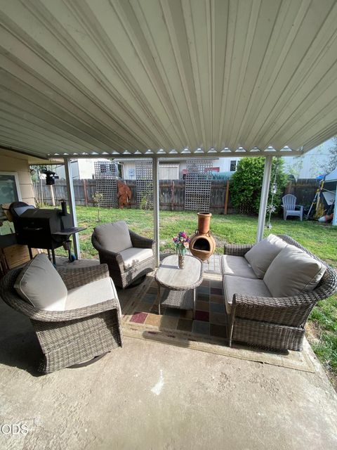 Tiny photo for 434 Pelican Street, Klamath Falls, OR 97601 (MLS # 220222597)