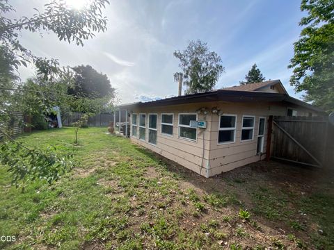 Tiny photo for 434 Pelican Street, Klamath Falls, OR 97601 (MLS # 220222597)