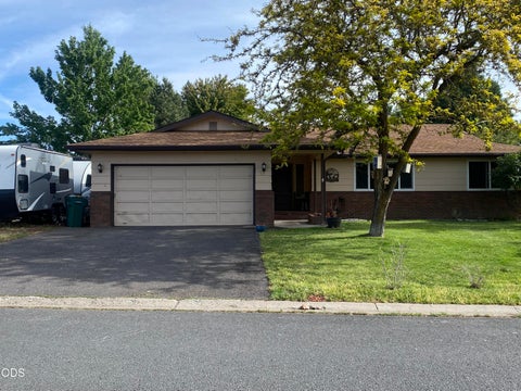Tiny photo for 434 Pelican Street, Klamath Falls, OR 97601 (MLS # 220222597)