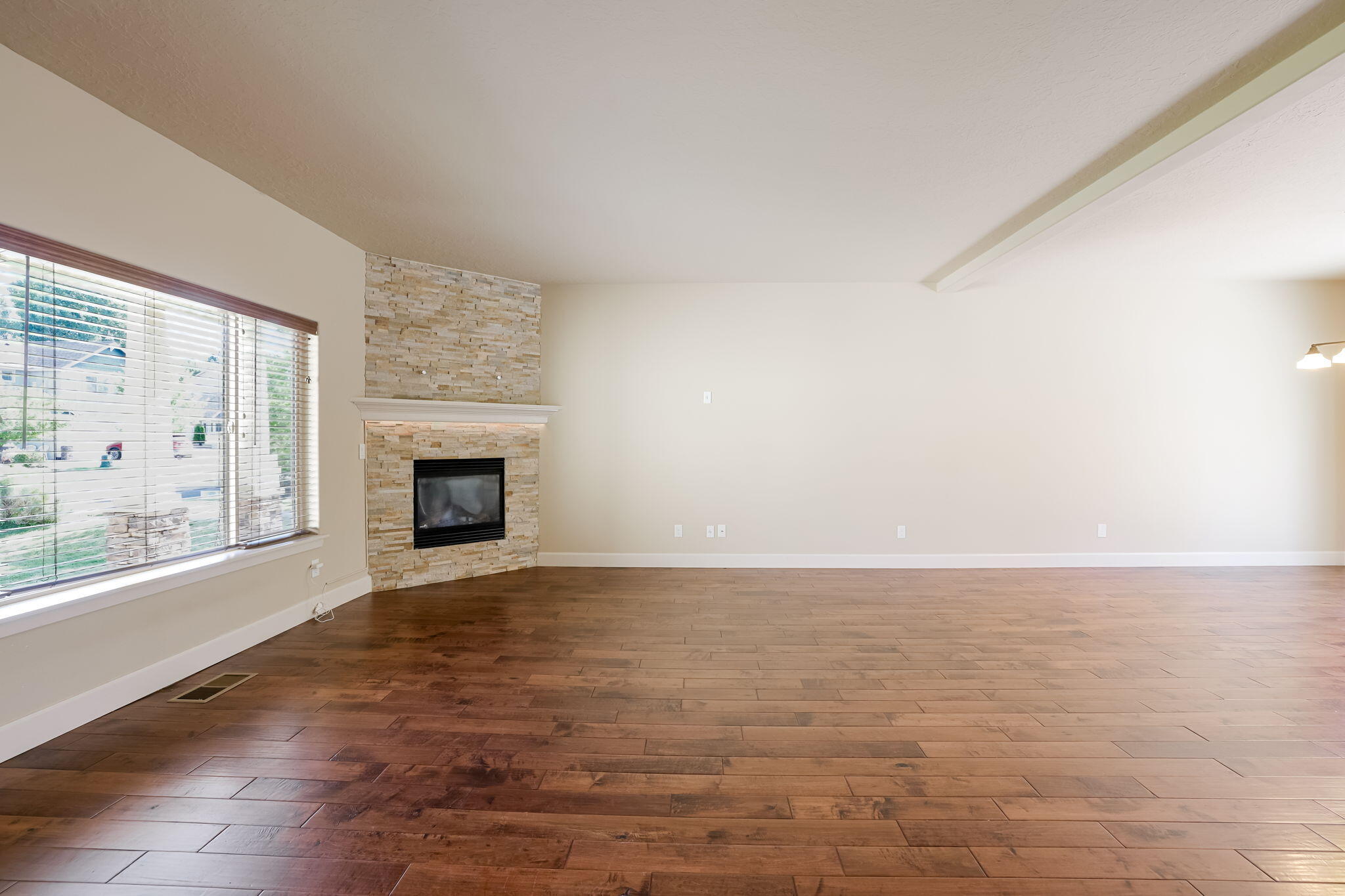 3031 NE Red Oak Drive