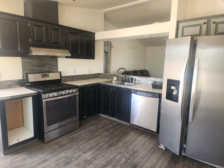 Price to sale.OWC on this fixer upper. Great views of the Cascades and surrounding mountains. 
Has a powerhouse that only has solar panels needs all the components. Has two cisterns needs a water pump to get it back to the home.