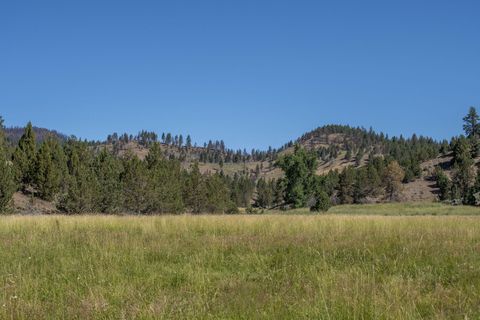 Tiny photo for 32500 SE Tackman Road, Prineville, OR 97754 (MLS # 220209744)