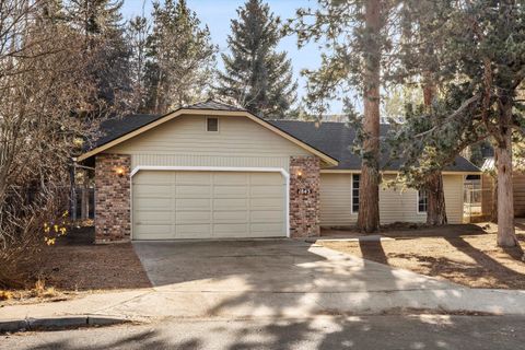 Tiny photo for 1843 SE Moorwood Court, Bend, OR 97702 (MLS # 220213882)