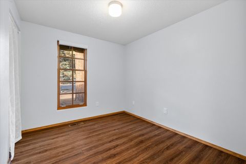 Tiny photo for 1843 SE Moorwood Court, Bend, OR 97702 (MLS # 220213882)