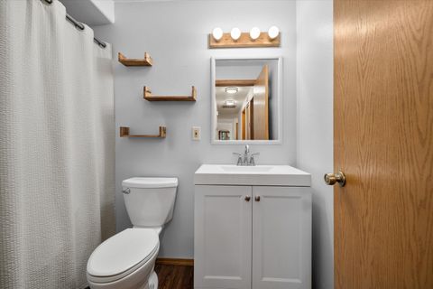 Tiny photo for 1843 SE Moorwood Court, Bend, OR 97702 (MLS # 220213882)