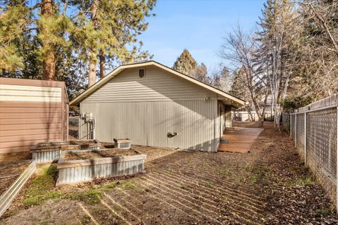 Tiny photo for 1843 SE Moorwood Court, Bend, OR 97702 (MLS # 220213882)