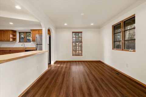 Tiny photo for 1843 SE Moorwood Court, Bend, OR 97702 (MLS # 220213882)