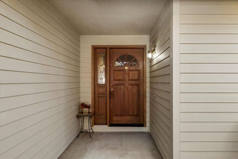 Tiny photo for 1843 SE Moorwood Court, Bend, OR 97702 (MLS # 220213882)