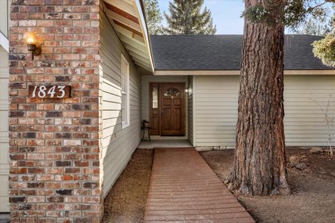 Tiny photo for 1843 SE Moorwood Court, Bend, OR 97702 (MLS # 220213882)