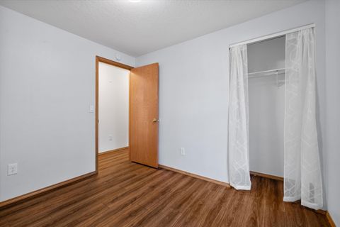 Tiny photo for 1843 SE Moorwood Court, Bend, OR 97702 (MLS # 220213882)