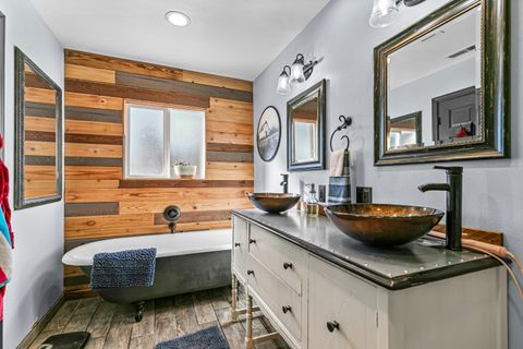 Tiny photo for 3985 Calhoun Road, Medford, OR 97501 (MLS # 220216708)