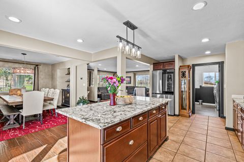 Tiny photo for 3985 Calhoun Road, Medford, OR 97501 (MLS # 220216708)