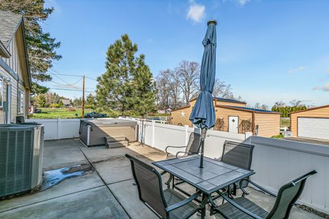 Tiny photo for 3985 Calhoun Road, Medford, OR 97501 (MLS # 220216708)