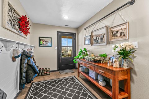 Tiny photo for 3985 Calhoun Road, Medford, OR 97501 (MLS # 220216708)