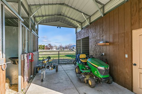 Tiny photo for 3985 Calhoun Road, Medford, OR 97501 (MLS # 220216708)