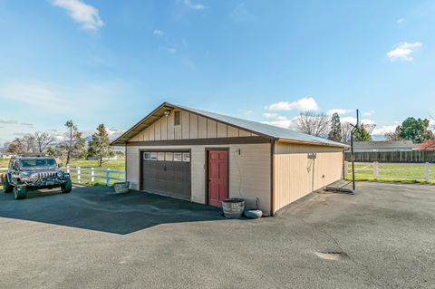 Tiny photo for 3985 Calhoun Road, Medford, OR 97501 (MLS # 220216708)