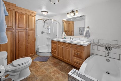 Tiny photo for 4500 NW 52nd Street, Redmond, OR 97756 (MLS # 220223433)